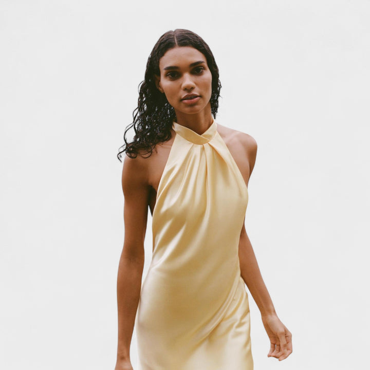 Gala – Vestido Halter Satinado que resalta tu elegancia