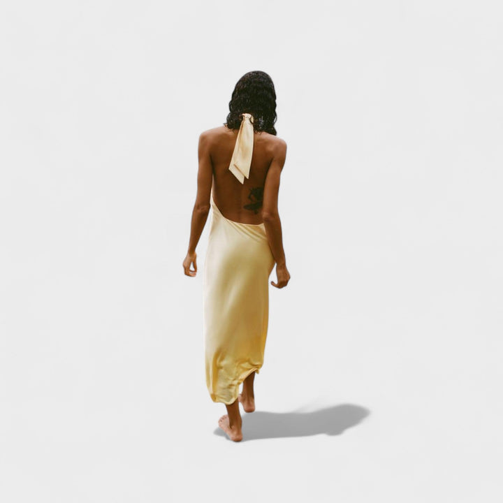 Gala – Vestido Halter Satinado que resalta tu elegancia