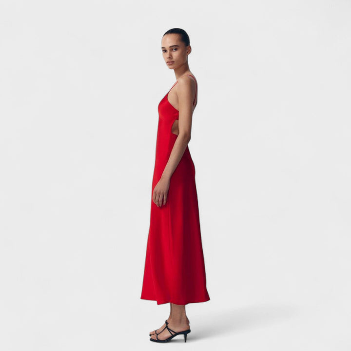 Carmen – Vestido Carmesí de Corte Minimal Elegante que Deslumbra con Sencillez