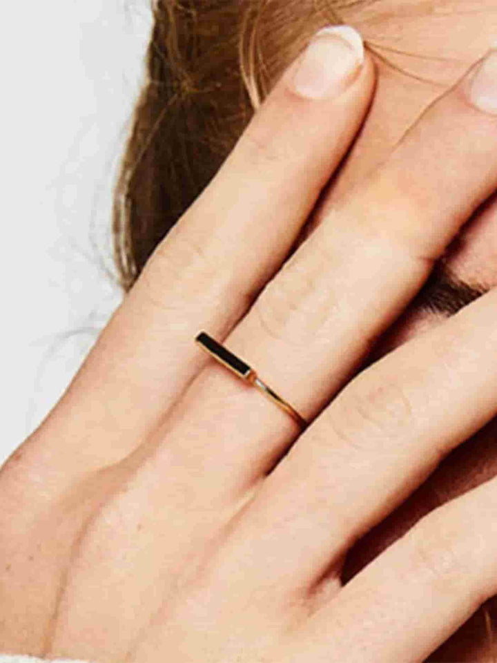 ELLE | ANILLO MINIMALISTA EN ORO PULIDO