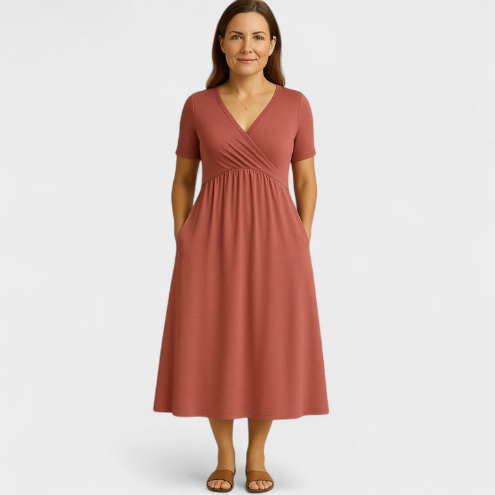 Clara – Vestido Línea Suave que realza tu frescura natural