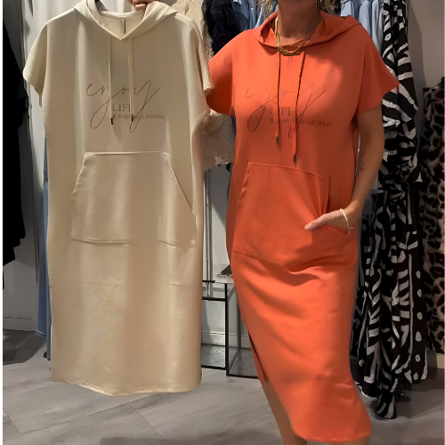 CARLOTA | VESTIDO CON CAPUCHA Y ESTILO DESENFADADO