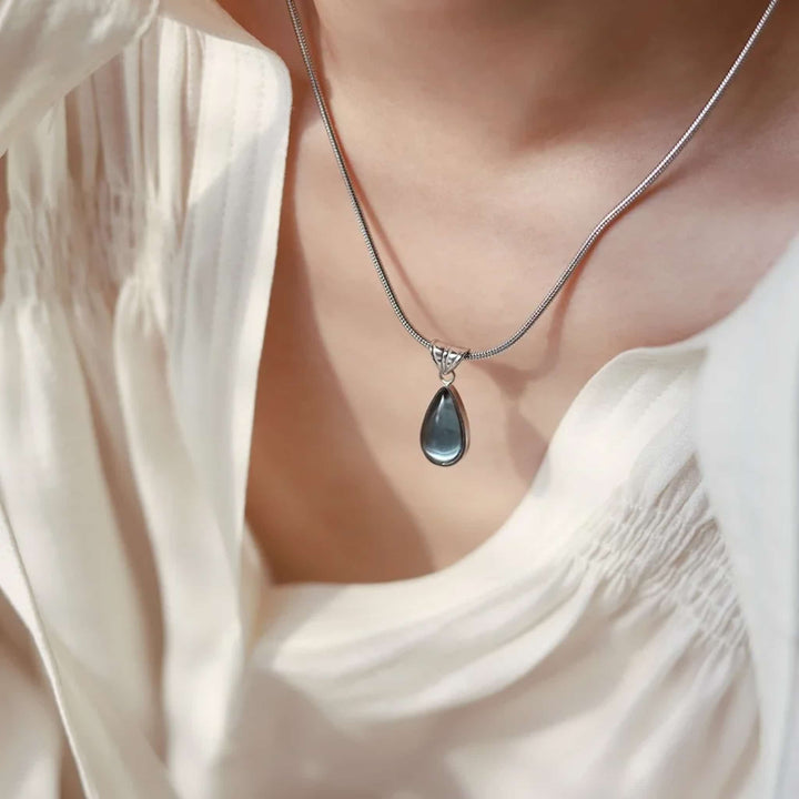 AURORA DROP | COLLAR CON GOTA VERDE Y FUERZA SERENA