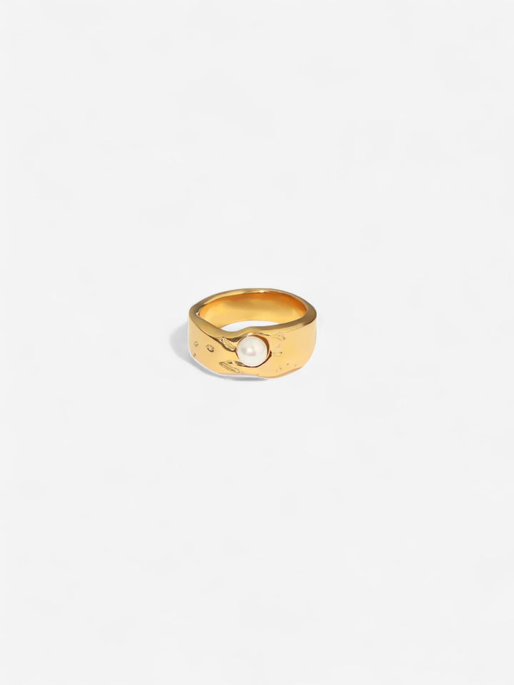 LUNA PEARL BAND | ANILLO ESCULTÓRICO CON PERLA Y PRESENCIA
