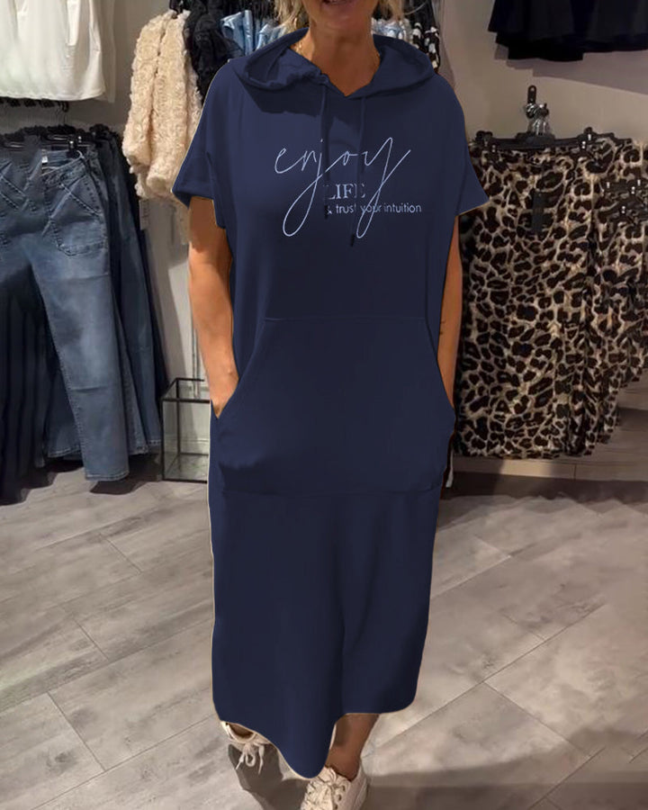 CARLOTA | VESTIDO CON CAPUCHA Y ESTILO DESENFADADO