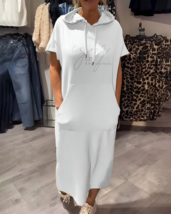 CARLOTA | VESTIDO CON CAPUCHA Y ESTILO DESENFADADO
