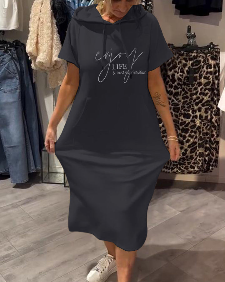 CARLOTA | VESTIDO CON CAPUCHA Y ESTILO DESENFADADO