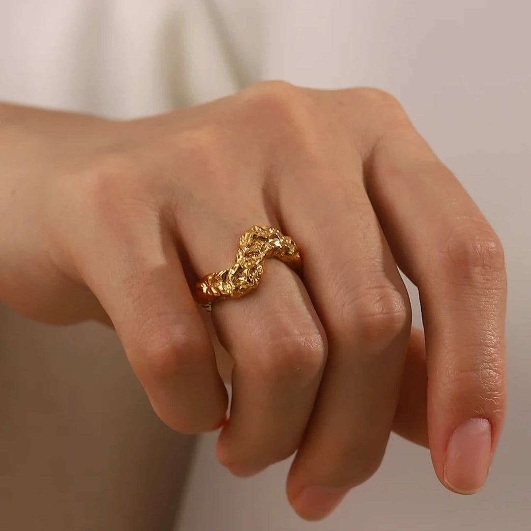 TERRA SCULPT | ANILLO ORGÁNICO CON FUERZA INTERIOR