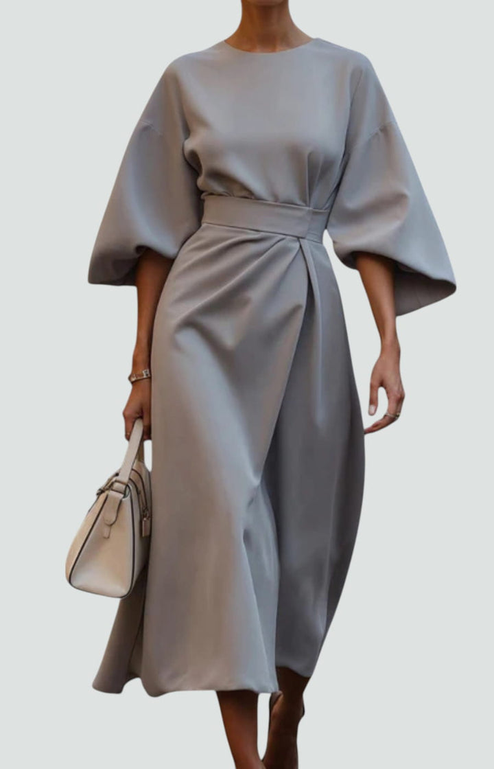 MILÁ | VESTIDO CON CORTE ENTALLADO Y DETALLES ELEGANTES