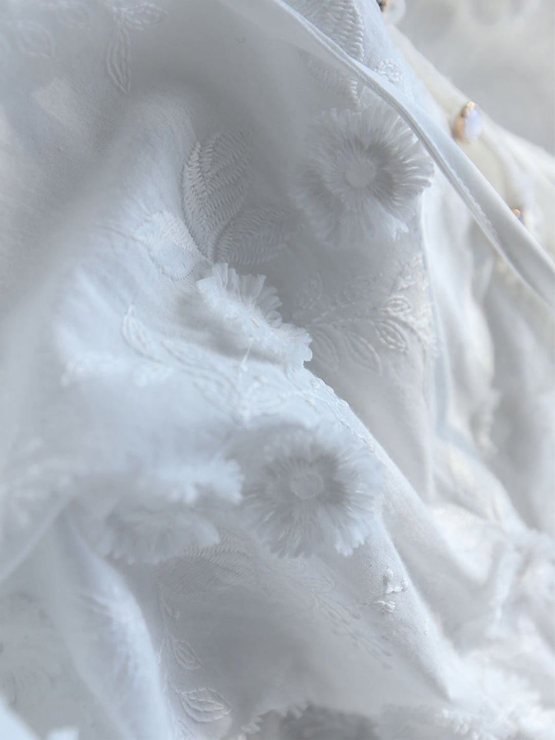 Sophie - Blusa oversize con bordado floral semitransparente