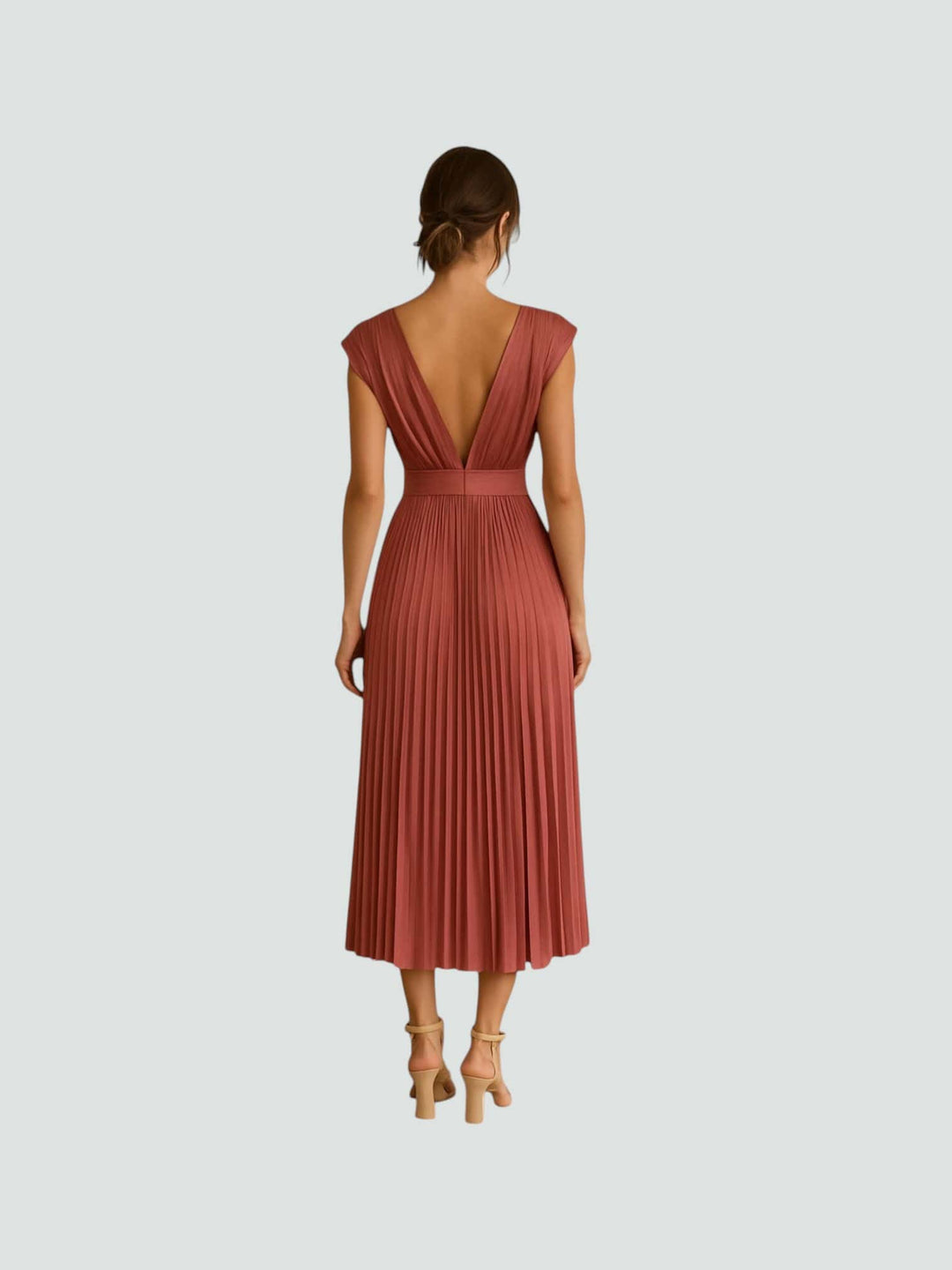 NATALIA | VESTIDO PLISADO CON ESCOTE PROFUNDO