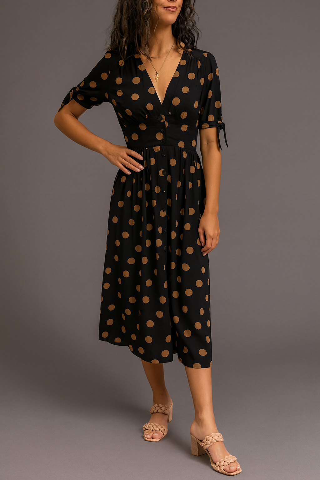 ALMUDENA | VESTIDO DE LUNARES CON ENCANTO ATEMPORAL