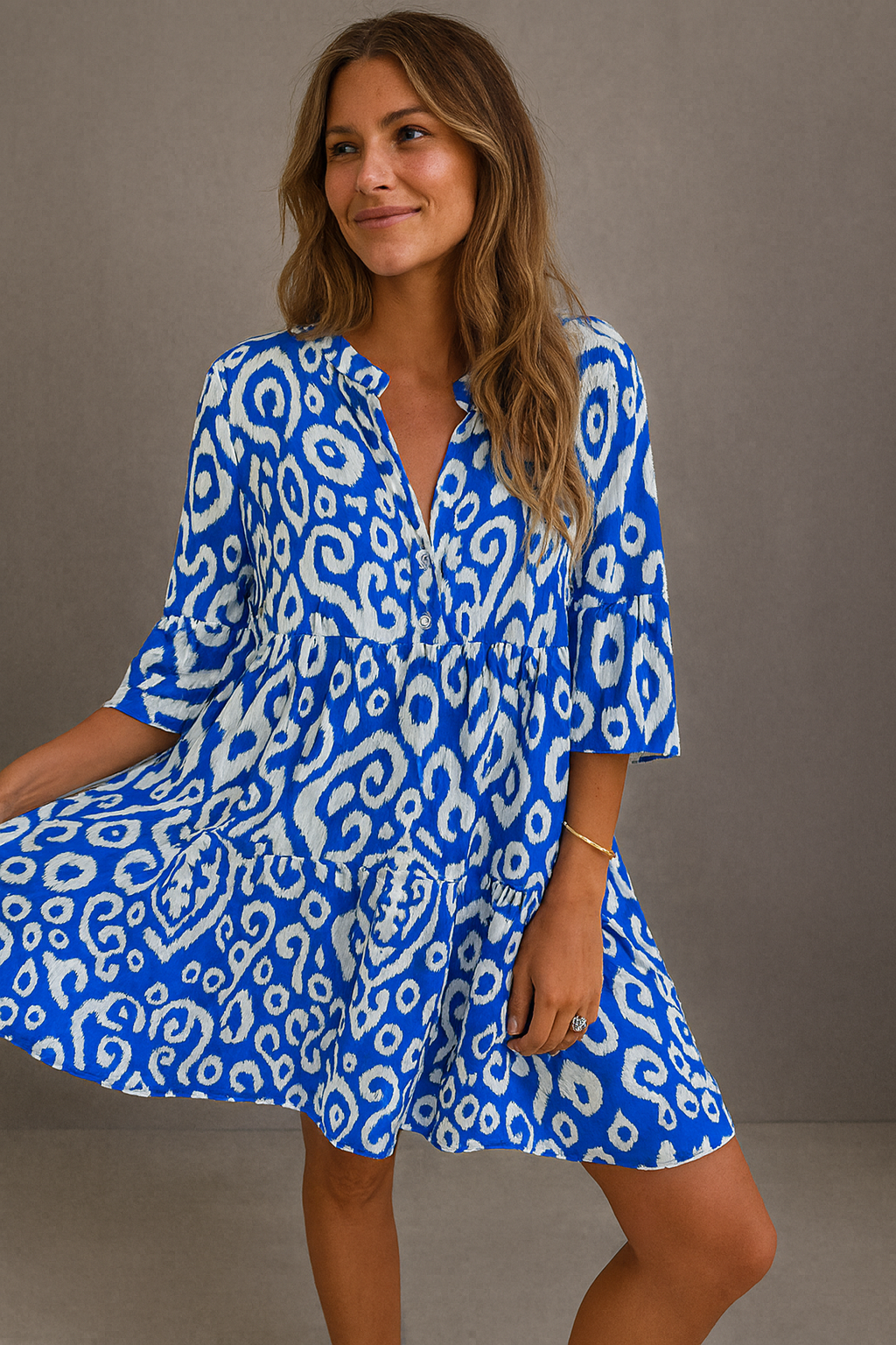 LUNA | VESTIDO CON ESCOTE EN V Y DETALLES SUTILES
