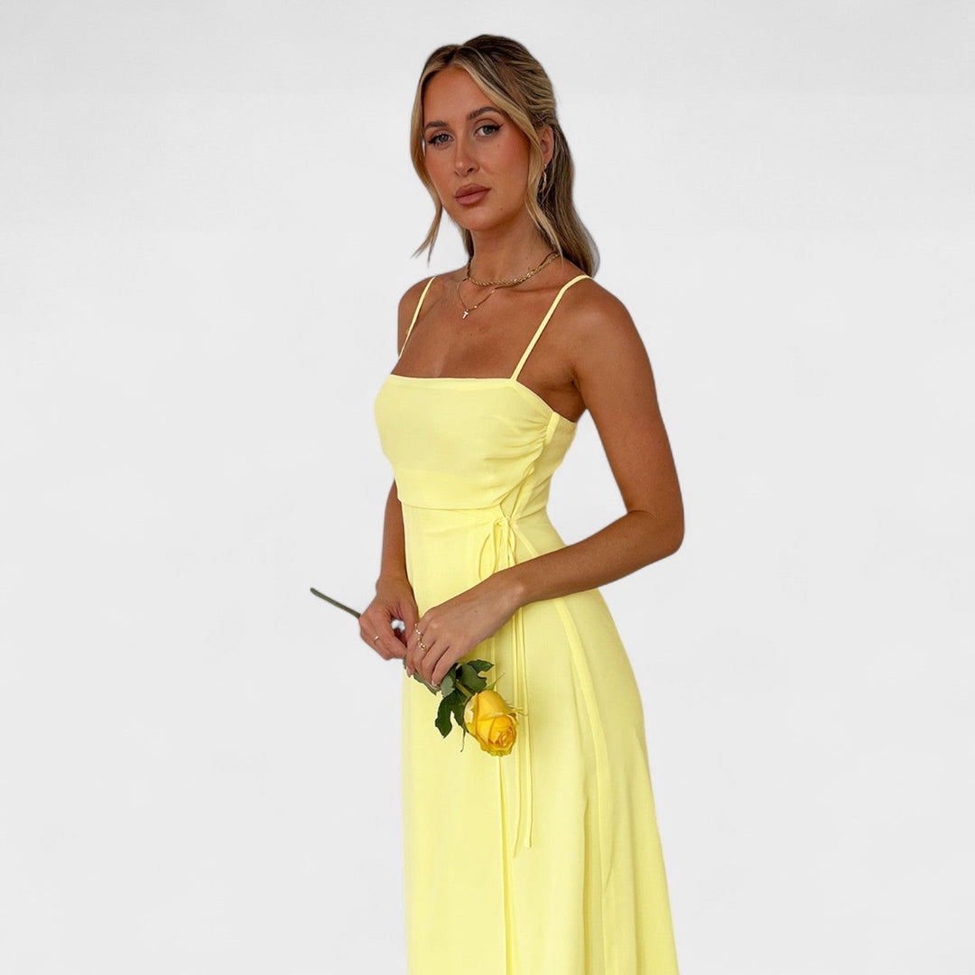 Flossie – Vestido Maxi Amarillo con Lazo Lateral que realza tu frescura
