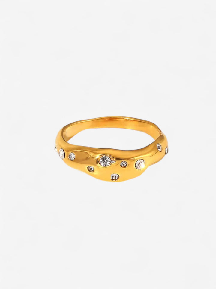 SOLEIL GLOW | ANILLO CON FORMA ORGÁNICA Y DETALLES DE CRISTALES