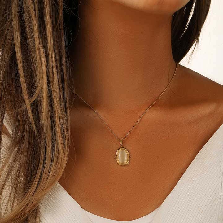 AURORA OVAL | COLLAR CON PIEDRA CENTRAL OVALADA PULIDA