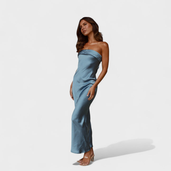 Carmen – Vestido de satén sin mangas que realza tu elegancia