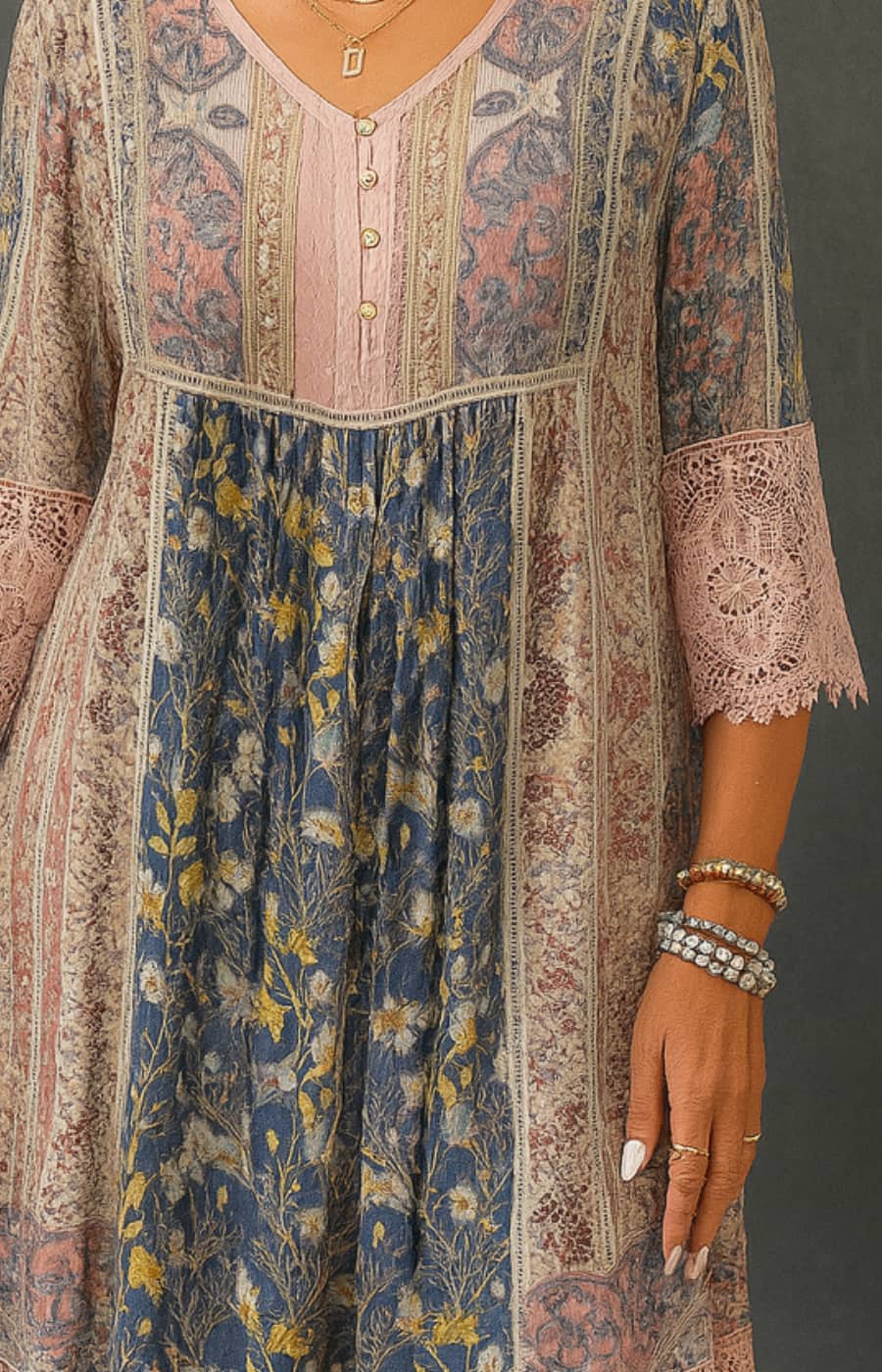ISABELA | VESTIDO BOHO CON ENCAJE Y CORTE QUE DISIMULA EL ABDOMEN