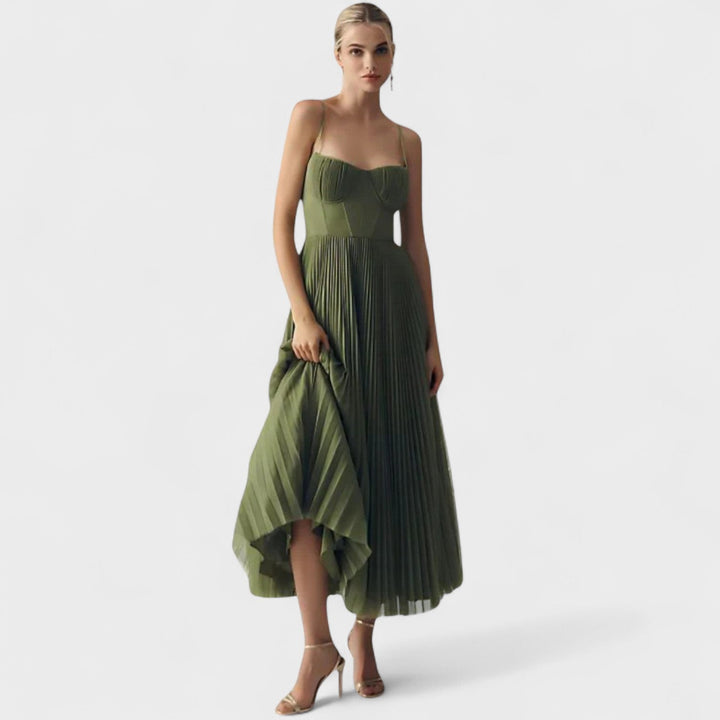 Élodie – El vestido plisado que conquista con elegancia
