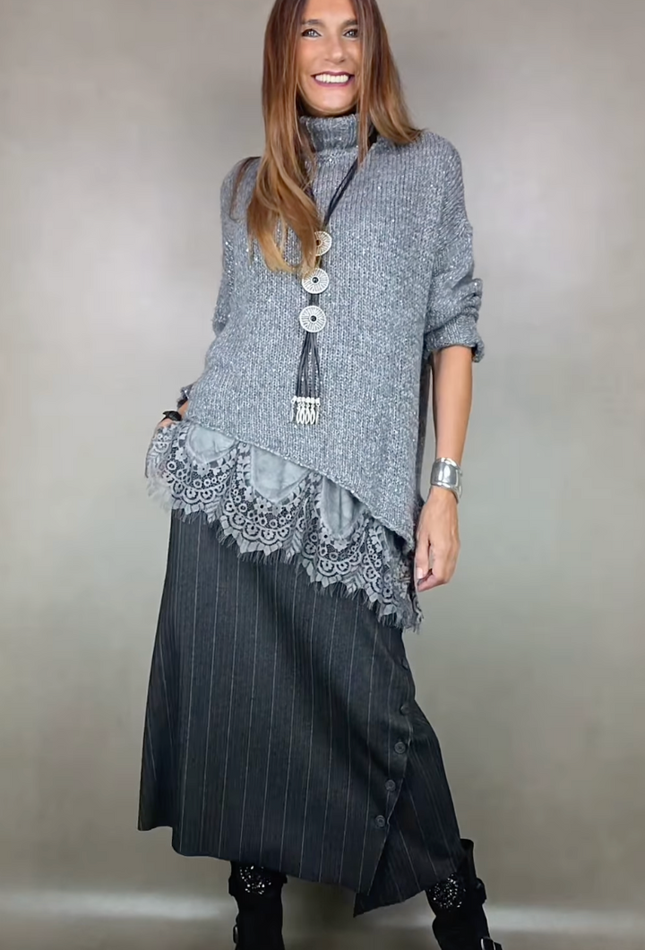 Conjunto con Falda de Encaje Delicado y Jersey Largo de Punto Artesanal