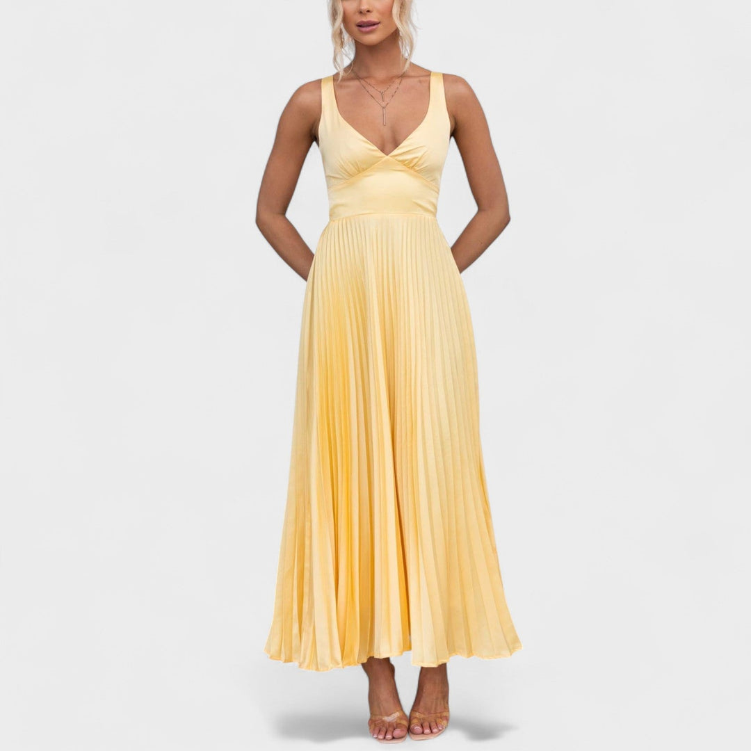 Aby – Vestido Maxi Amarillo Plisado con Escote en V que resalta tu figura