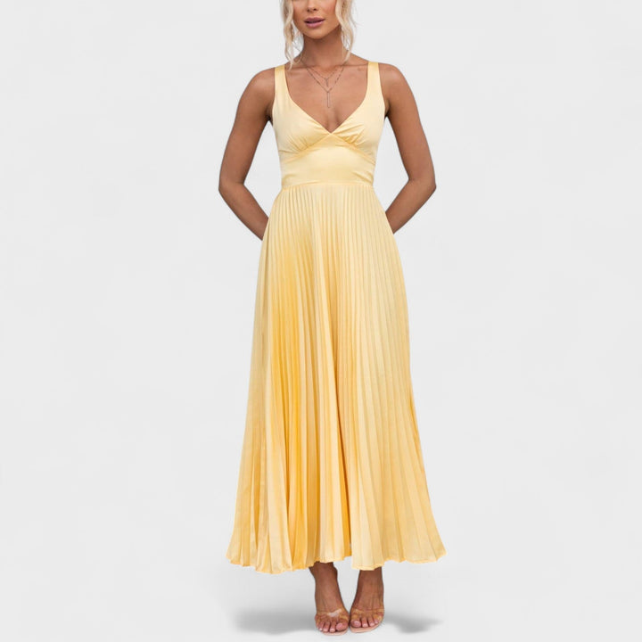 Aby – Vestido Maxi Amarillo Plisado con Escote en V que resalta tu figura