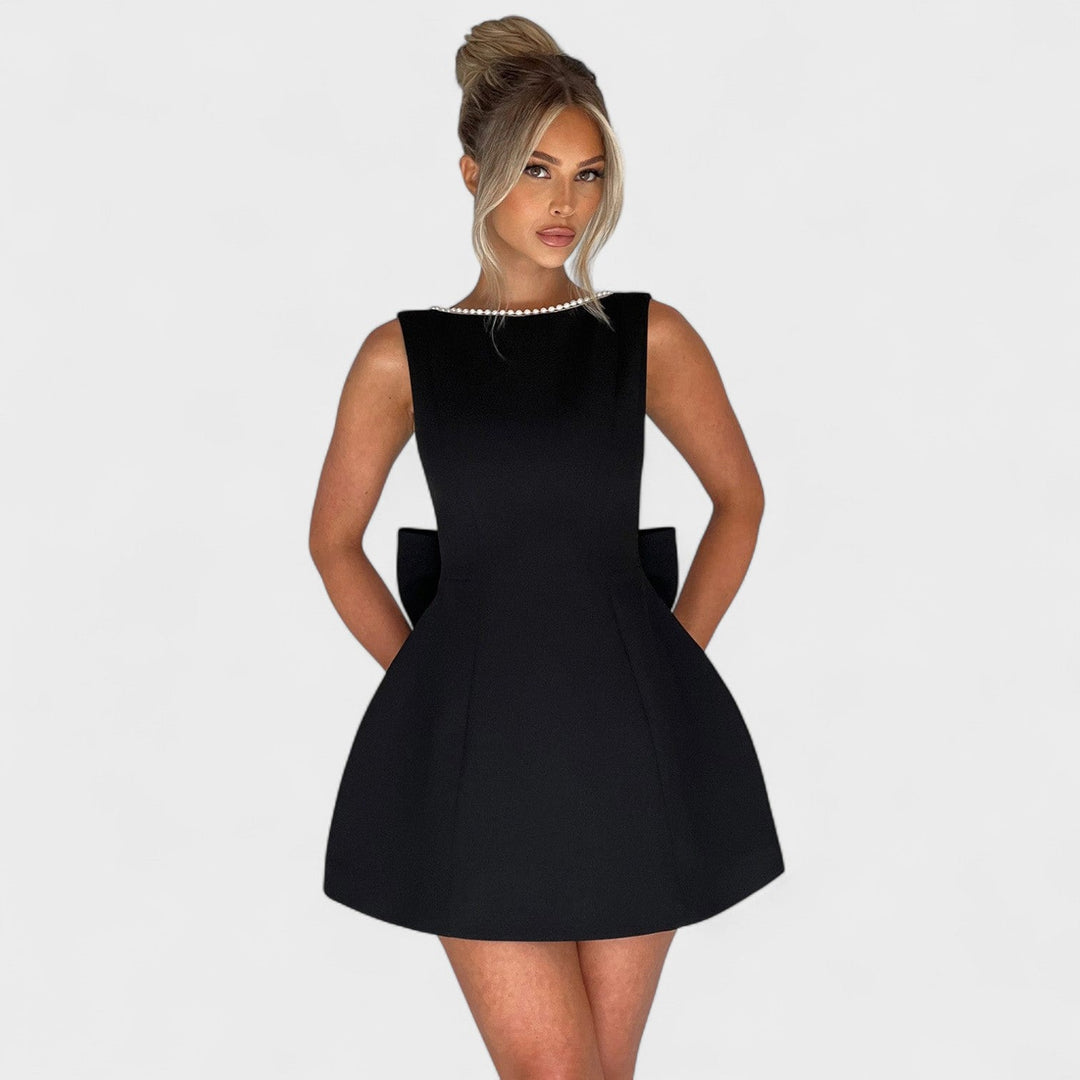 Carrie – Vestido Mini con Lazo de Perlas que realza tu feminidad