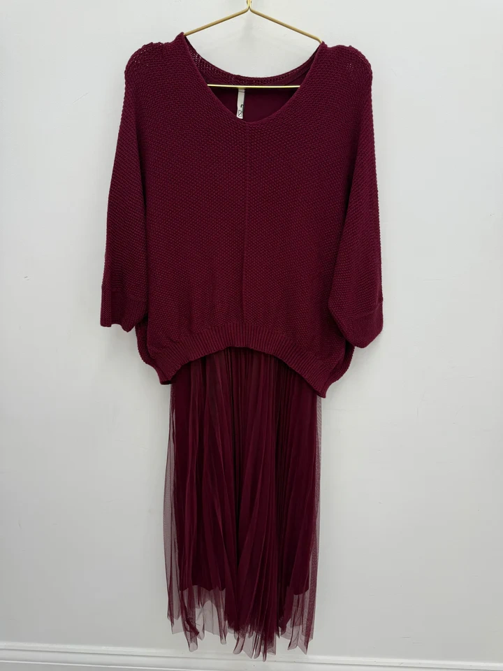 Conjunto con Vestido de Tul Fino de Caída Elegante y Jersey de Punto Sofisticado