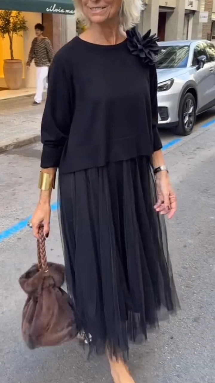 Conjunto con Encantador Vestido Fino de Caída Elegante y Jersey Artesanal