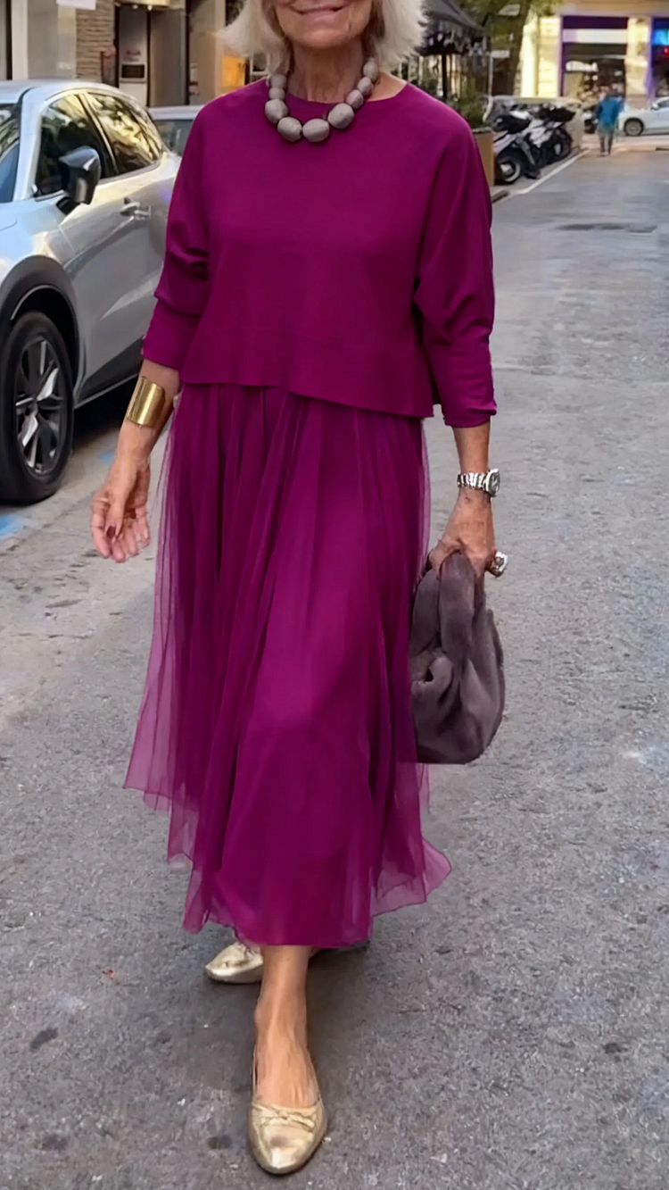 Conjunto con Encantador Vestido Fino de Caída Elegante y Jersey Artesanal