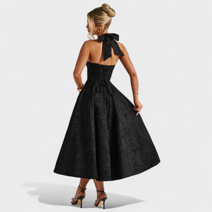 Effie – Vestido Midi Texturizado con Escote Halter que resalta tu feminidad