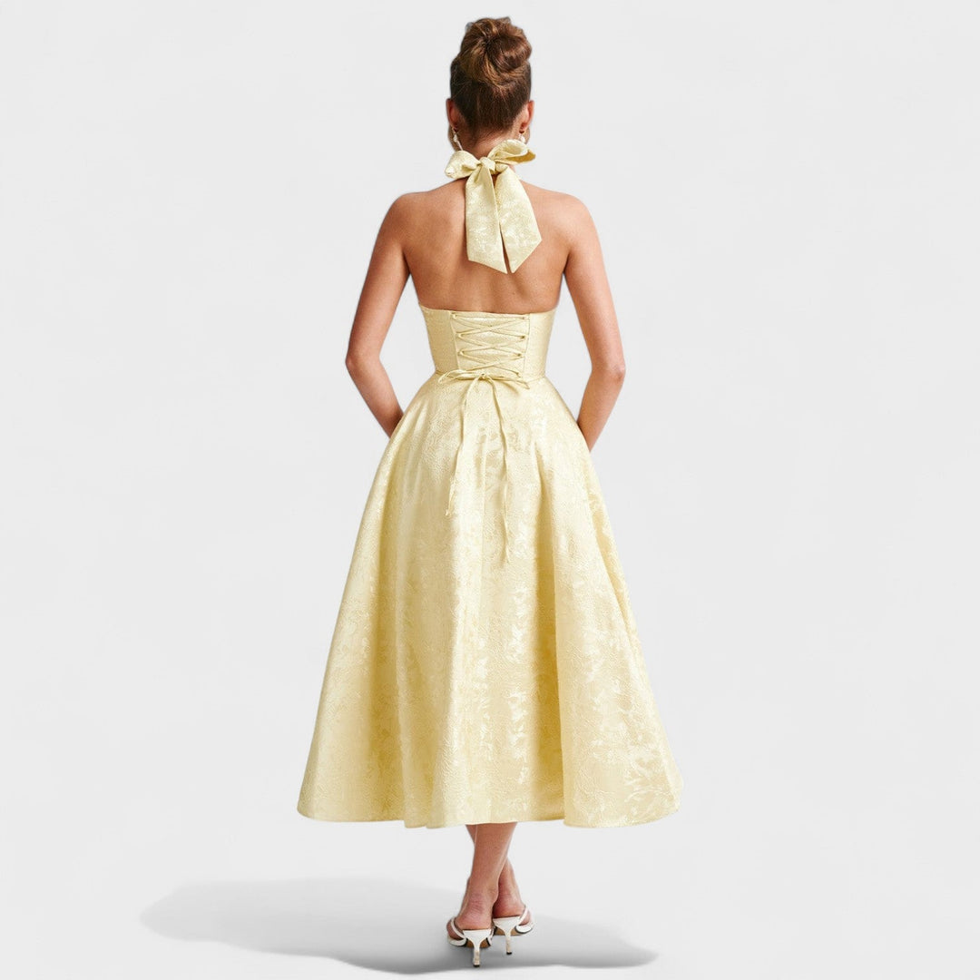 Effie – Vestido Midi Texturizado con Escote Halter que resalta tu feminidad