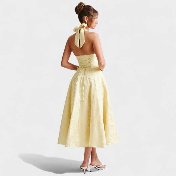 Effie – Vestido Midi Texturizado con Escote Halter que resalta tu feminidad