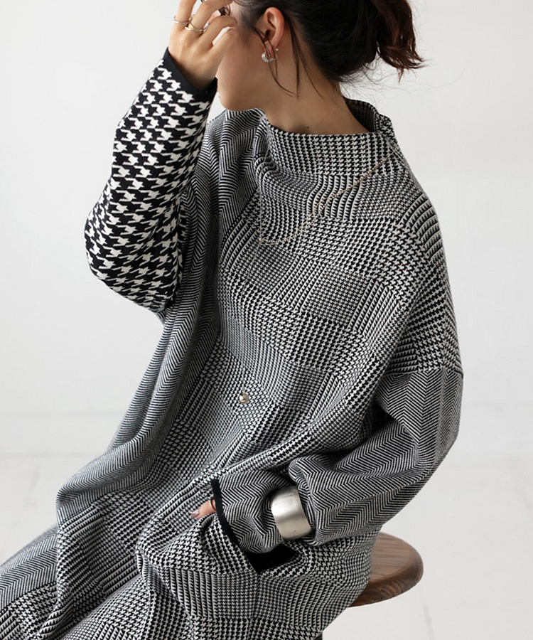 Vestido Largo de Punto Italiano con Cuello Alto y Diseño Patchwork