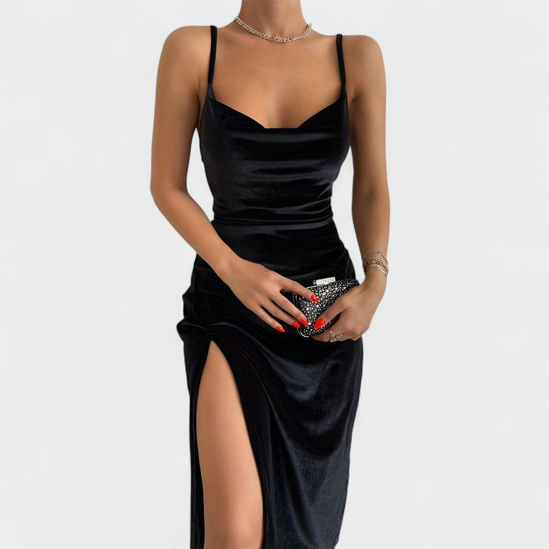 Gabriela – Vestido de Terciopelo con Abertura Lateral que realza tu sensualidad