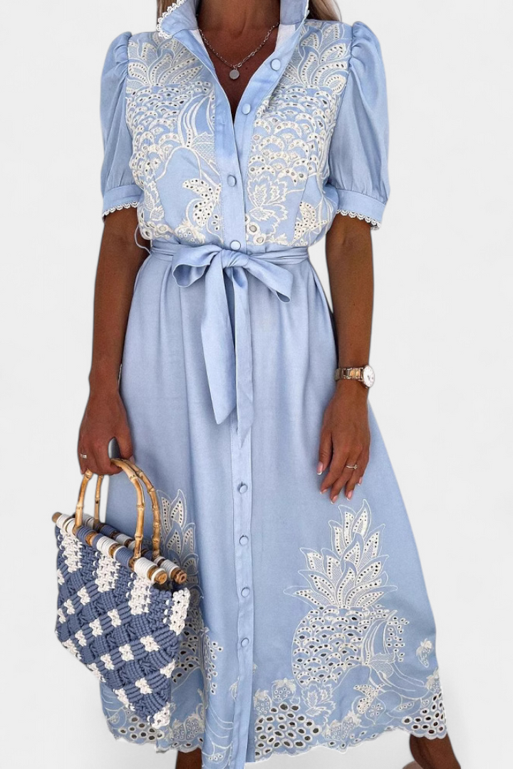 Nerea – Vestido camisero bordado que realza tu frescura femenina