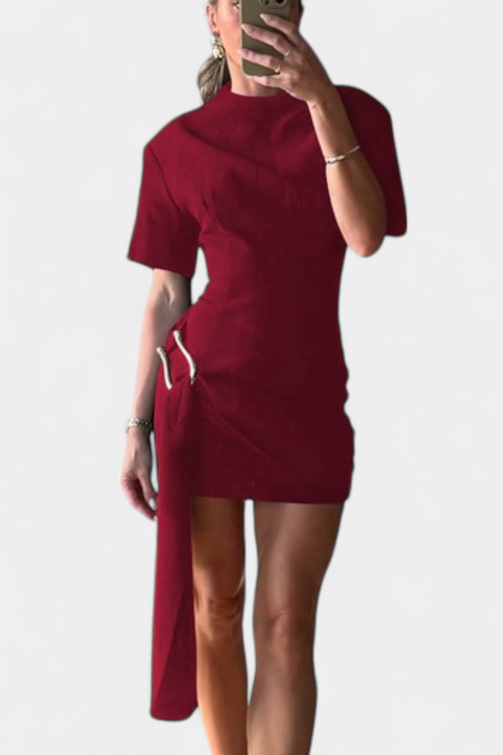 Coraline – Vestido Mini con Cintura Drapeada y Hebilla Dorada que realza tu estilo sofisticado