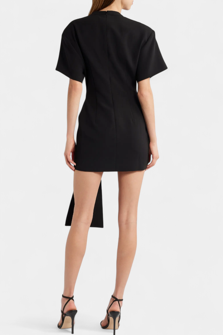 Coraline – Vestido Mini con Cintura Drapeada y Hebilla Dorada que realza tu estilo sofisticado