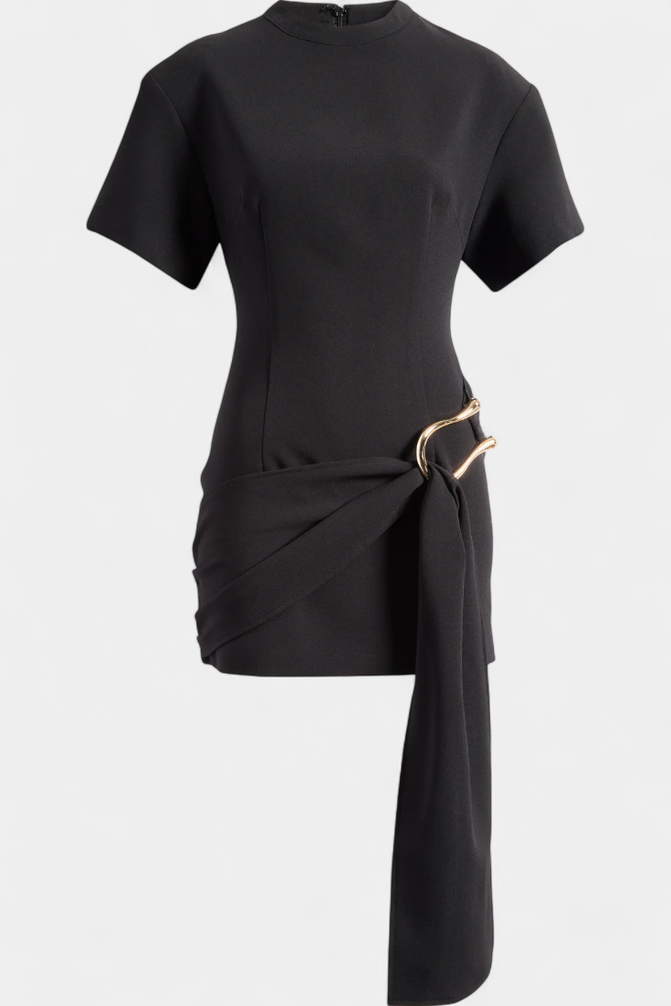 Coraline – Vestido Mini con Cintura Drapeada y Hebilla Dorada que realza tu estilo sofisticado