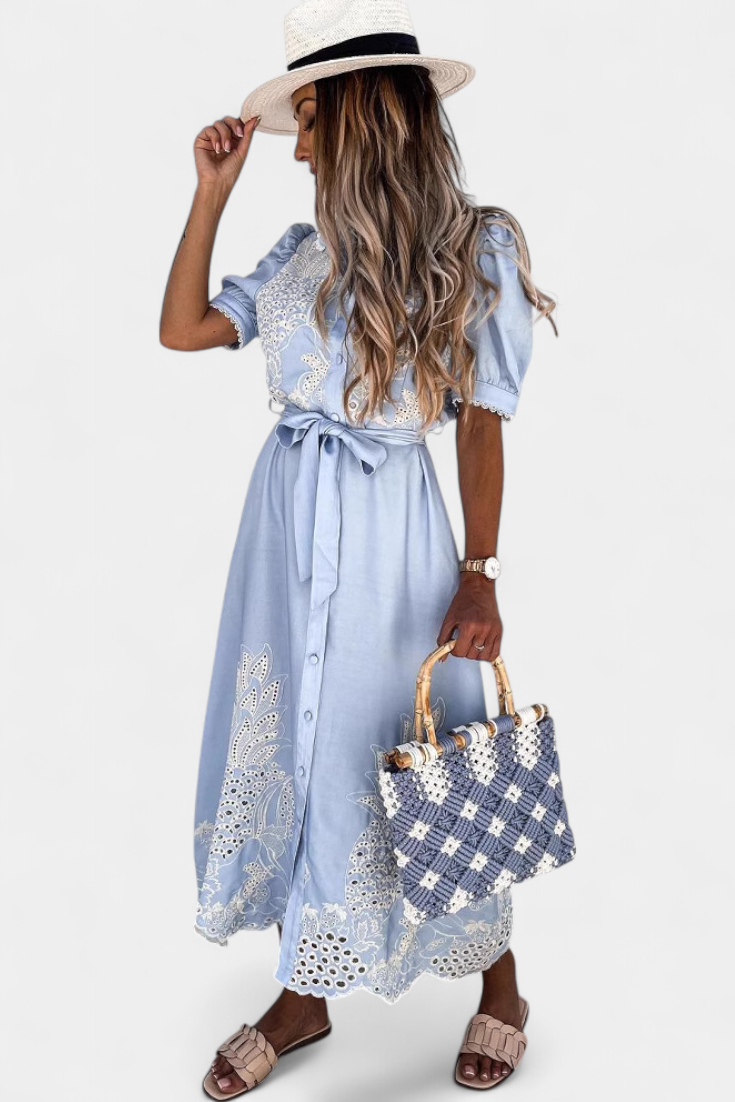 Nerea – Vestido camisero bordado que realza tu frescura femenina