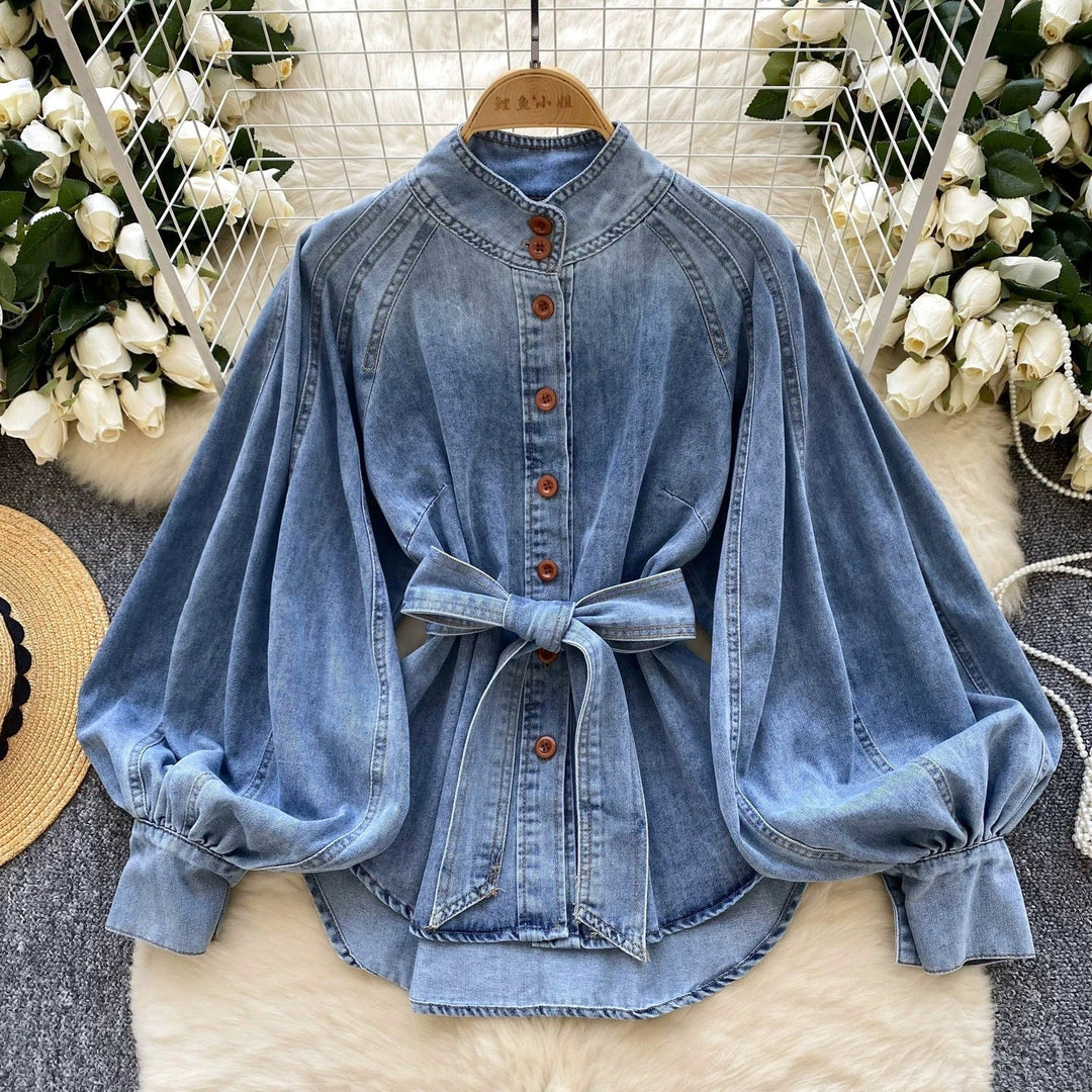 Blusa de mujer denim con mangas abullonadas y cinturón - Elara
