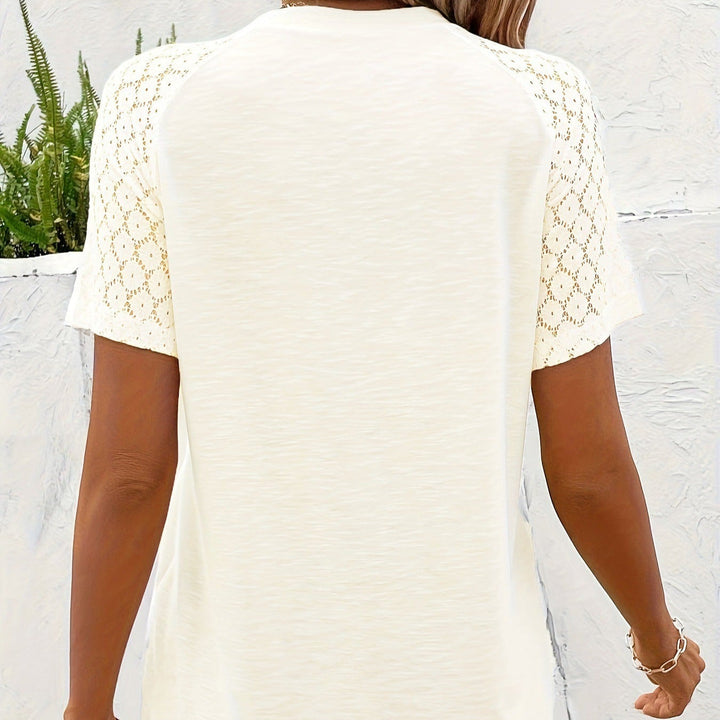 Blusa para mujer de encaje calado y botones decorativos estilo casual - Daniela