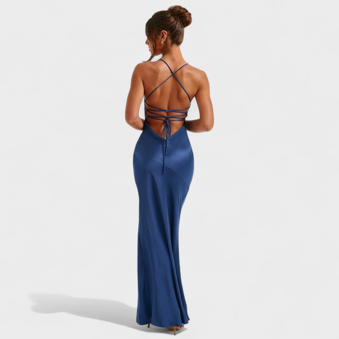 Elena – Vestido satén cruzado azul medianoche que realza tu sofisticación