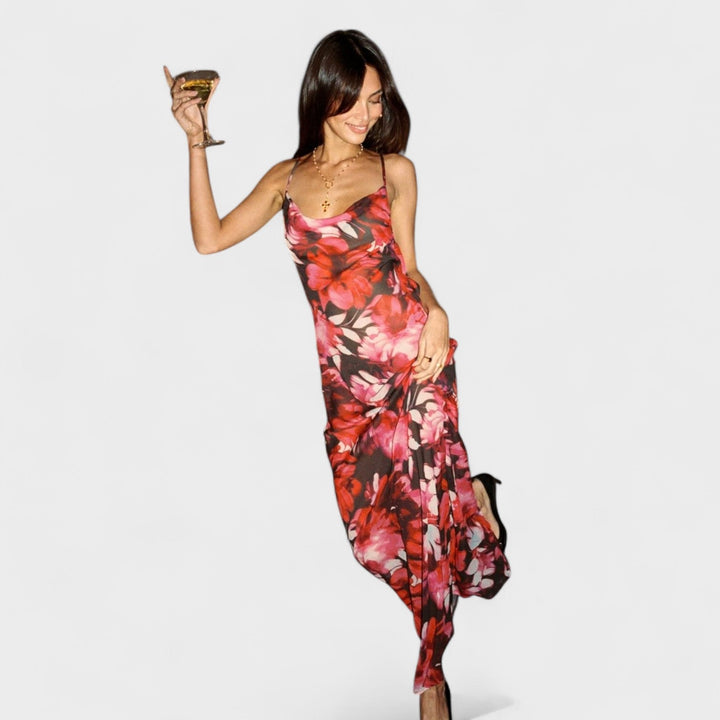 Freya Inferno – Vestido Largo Floral con Espalda Abierta que Realza Tu Sensualidad
