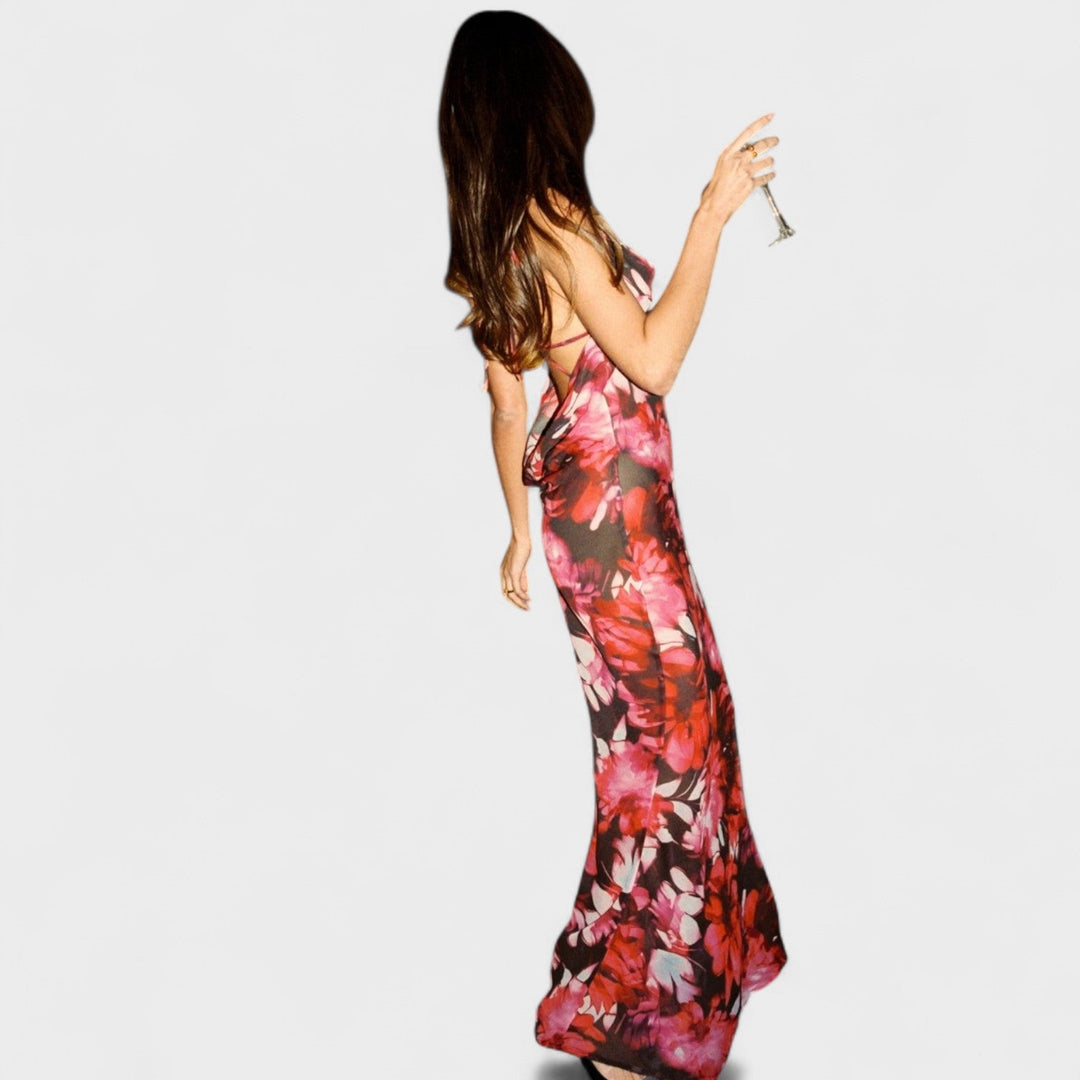 Freya Inferno – Vestido Largo Floral con Espalda Abierta que Realza Tu Sensualidad