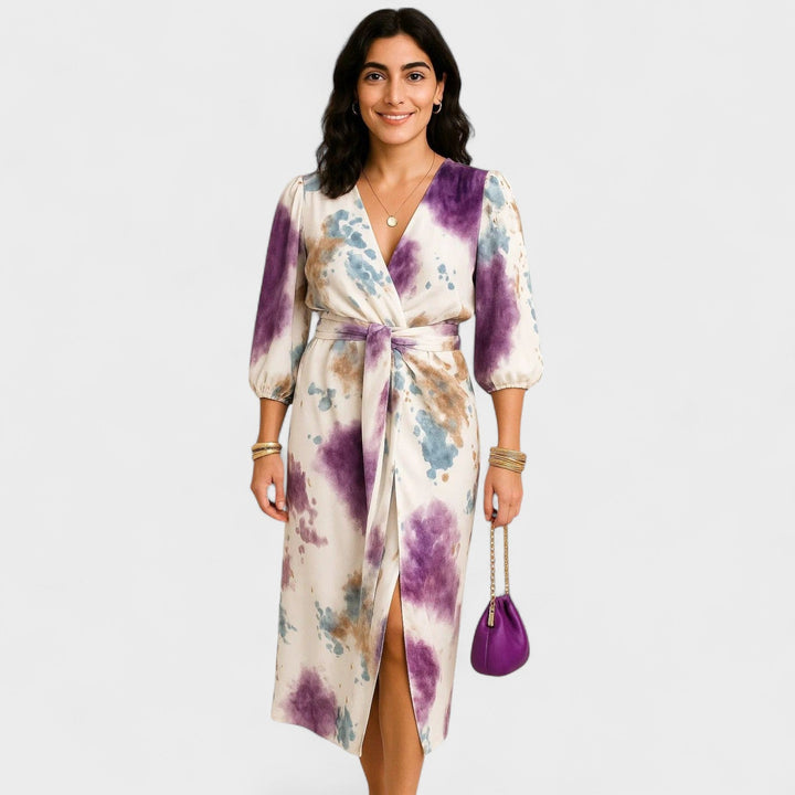 Larissa – Vestido cruzado con estampado artístico que transforma lo cotidiano en elegante