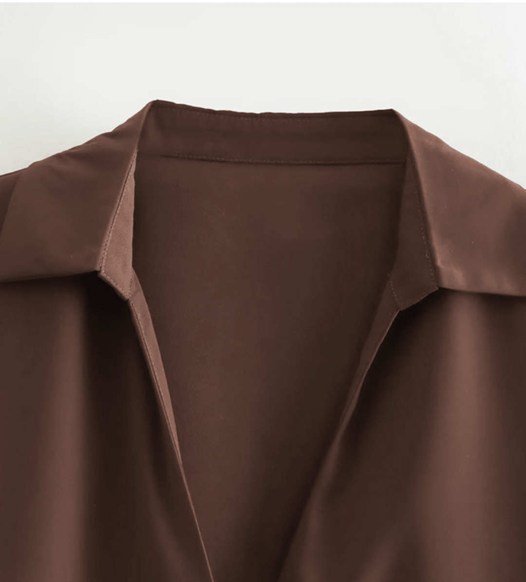 Fara - Elegante blusa envolvente de satén