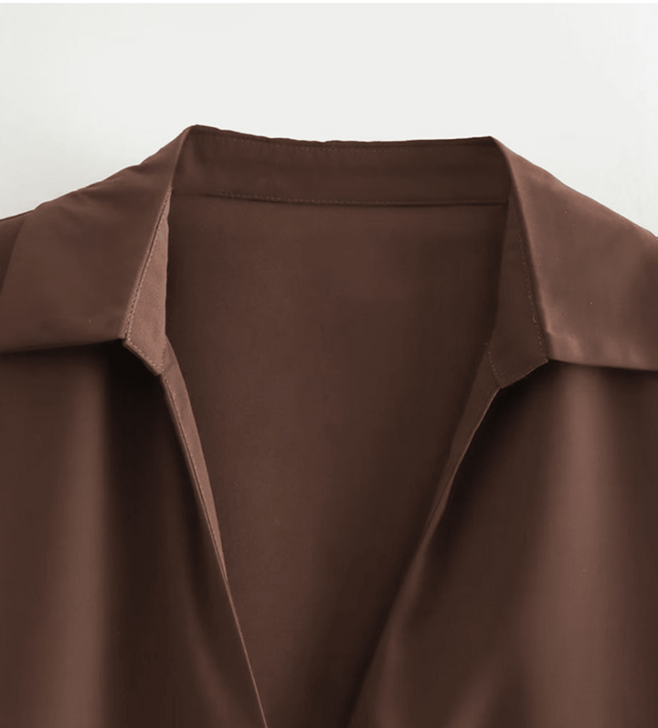 Fara - Elegante blusa envolvente de satén